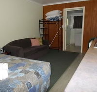 Oakridge Motel Tourist Park - Bed n Breakfasts