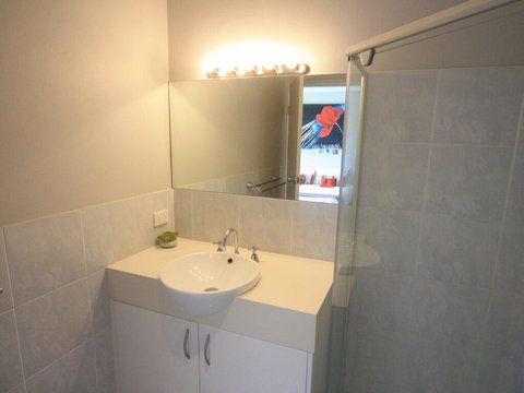 Oaks Pacific Blue 339, 265 Sandy Pt Road - HUGE RESORT LAGOON POOL - Local Tourism 2