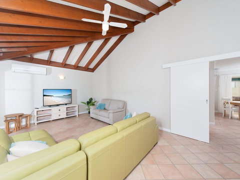 Occy's @ Fingal Bay - Bed n Breakfasts 1