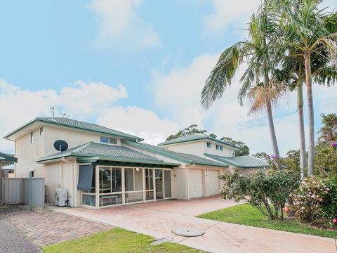 Occy's @ Fingal Bay - Bed n Breakfasts 2