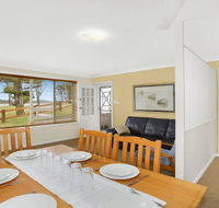 Ocean Blue Apartment Five - ground floor apartment - Accommodation Australia