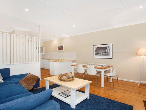 Ocean Blue Apartment One - Oceanfront Apartment - Accommodation Australia 1