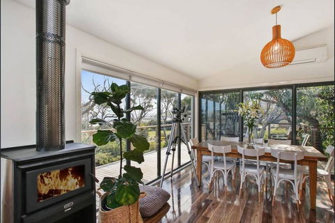 OCEAN ESCAPE - The Ultimate Luxury Beach House - Accommodation Australia 0