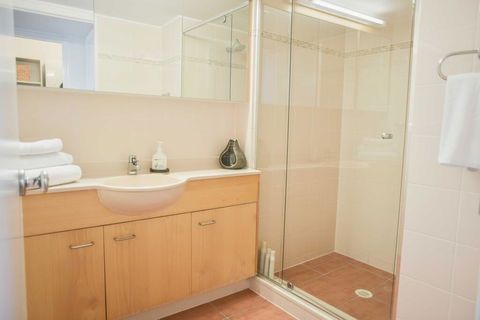 Ocean Front Moffat Beach Private Rooftop Terrace Walk To Cafe's, Restaurants - Australia Shopping 2