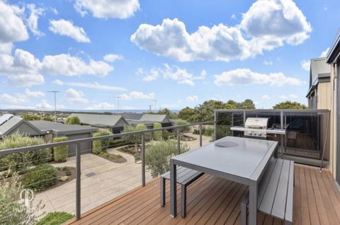 Ocean Grove House With Fantastic Ocean Views - Accommodation Australia 2