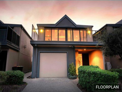 Ocean Grove House With Fantastic Ocean Views - Accommodation Australia 0