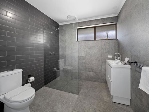 Ocean Park Motel & Holiday Apartments - Accommodation Australia 3
