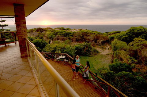 Oceana Sunset - Accommodation Australia 0