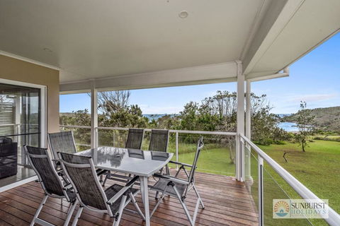 Oceanview Beach Front - Bed n Breakfasts 1