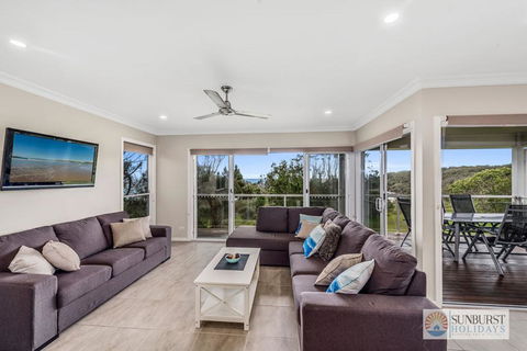 Oceanview Beach Front - Bed n Breakfasts 0