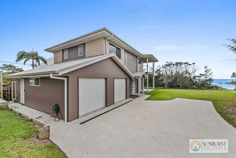 Oceanview Beach Front - Bed n Breakfasts 3