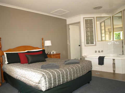 Old Coach Motor Inn Echuca - Local Tourism 1