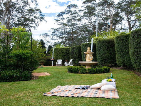 Old Mansfield Loft - Gardens, Gazebo And Getaways - Accommodation Australia 0