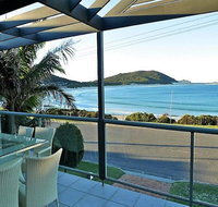 On the Beach  Fingal Bay - Bed n Breakfasts