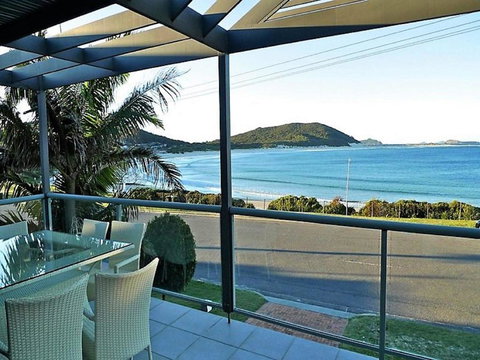 On The Beach @ Fingal Bay - Bed n Breakfasts 0