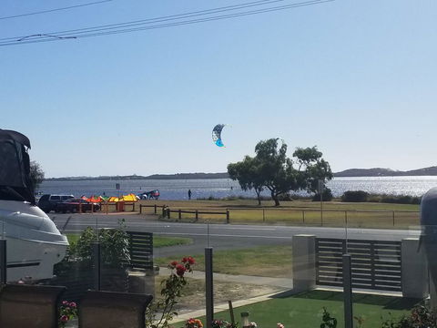 ON THE ESTUARY - Accommodation Australia 1