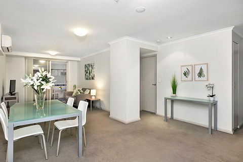 One Bedroom Apartment Atchison St(L1006) - Accommodation Australia 1