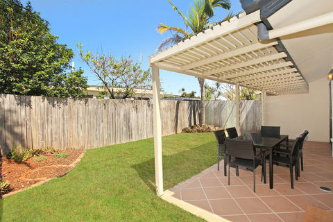 Oomoo 27b - 4 BDRM Townhouse - Close To Beaches - Accommodation Australia 1