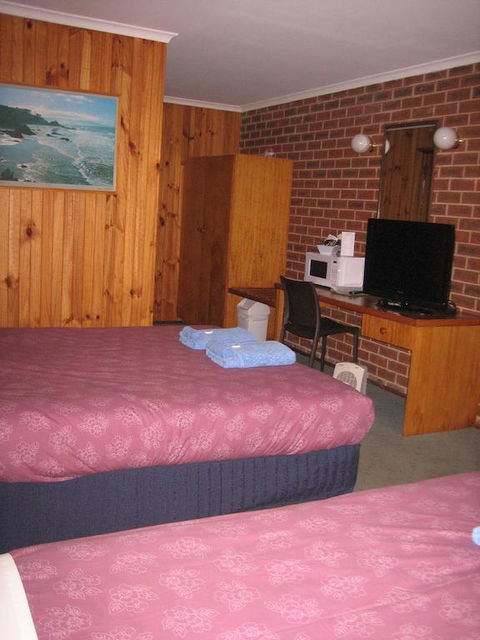 Orbost Country Road Motor Inn - Local Tourism 3