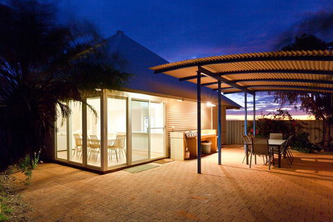 Osprey Holiday Village Unit 105 - Tranquil 3 Bedroom Holiday Villa With A Pool In The Complex - Accommodation Australia 2
