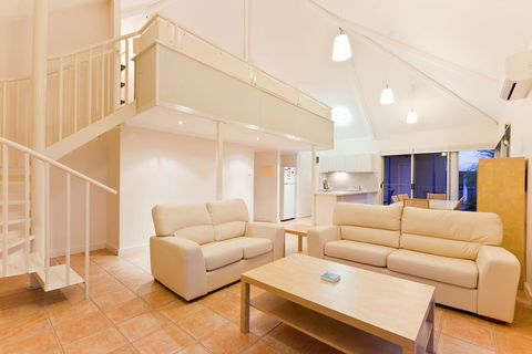Osprey Holiday Village Unit 105 - Tranquil 3 Bedroom Holiday Villa With A Pool In The Complex - Accommodation Australia 0