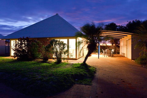 Osprey Holiday Village Unit 105 - Tranquil 3 Bedroom Holiday Villa With A Pool In The Complex - Accommodation Australia 1