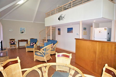 Osprey Holiday Village Unit 109 - Pleasant 3 Bedroom Holiday Villa With A Pool In The Complex - Accommodation Australia 1