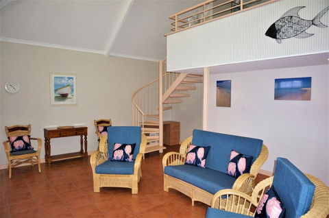 Osprey Holiday Village Unit 109 - Pleasant 3 Bedroom Holiday Villa With A Pool In The Complex - Accommodation Australia 2
