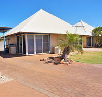 Osprey Holiday Village Unit 111 - Splendid 3 Bedroom Holiday Villa with a Pool in the Complex - Accommodation Australia