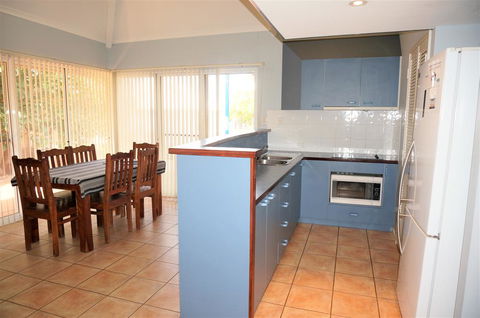 Osprey Holiday Village Unit 115 - Idyllic 3 Bedroom Holiday Villa With A Pool In The Complex - Accommodation Australia 3