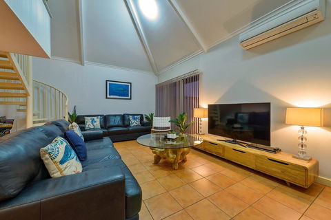 Osprey Holiday Village Unit 117 - Exquisite 3 Bedroom Holiday Villa With A Pool In The Complex - Accommodation Australia 2
