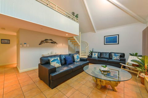 Osprey Holiday Village Unit 117 - Exquisite 3 Bedroom Holiday Villa With A Pool In The Complex - Accommodation Australia 3