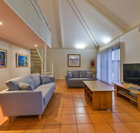 Osprey Holiday Village Unit 123 - Blissful 3 Bedroom Holiday Villa with a Pool in the Complex - Accommodation Australia