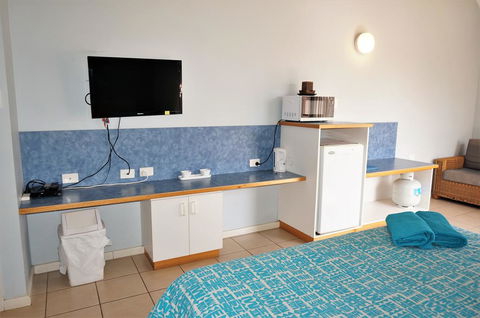 Osprey Holiday Village Unit 222-1 Bedroom - Great 1 Bedroom Studio Apartment With A Pool In The Complex - Accommodation Australia 3