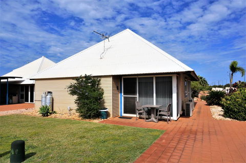 Osprey Holiday Village Unit 222-1 Bedroom - Great 1 Bedroom Studio Apartment With A Pool In The Complex - Accommodation Australia 0