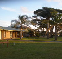 Ourimbah - across from the local rock pools - Accommodation Australia