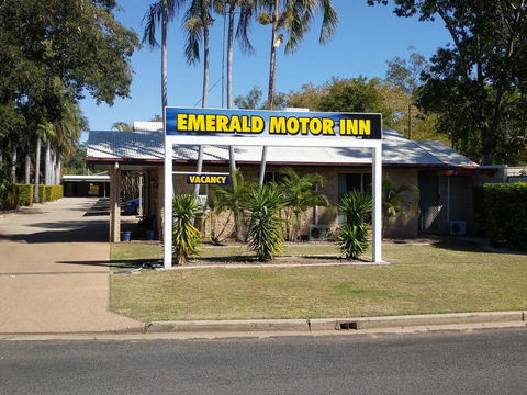 Overflow Emerald Motor Inn - Australia Shopping 0