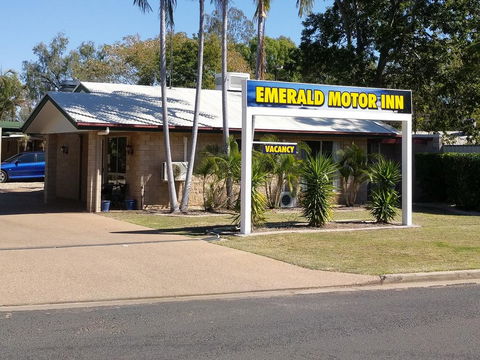 Overflow Emerald Motor Inn - Australia Shopping 2