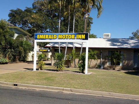 Overflow Emerald Motor Inn - Australia Shopping 1