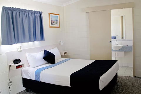 Overflow Emerald Motor Inn - Australia Shopping 3