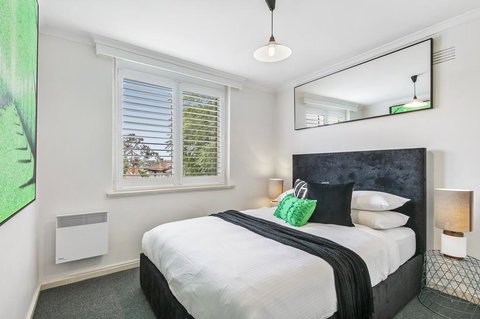 Oversized Apartment Close To City, Parks, MCG - Australia Shopping 1