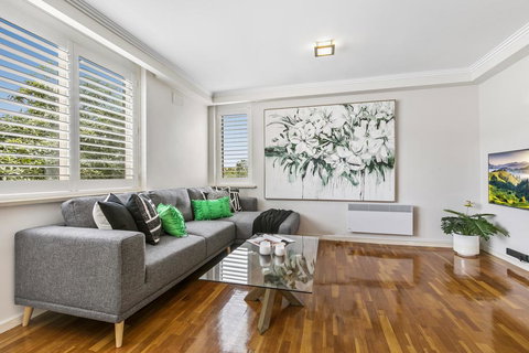 Oversized Apartment Close To City, Parks, MCG - Australia Shopping 0