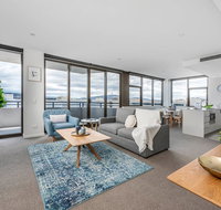 Oversized Luxe 1 Bedder - Amazing Barton - Gym - Accommodation Australia