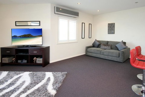 Pacific Blue Apartment 258, 265 Sandy Point Road - Local Tourism 3