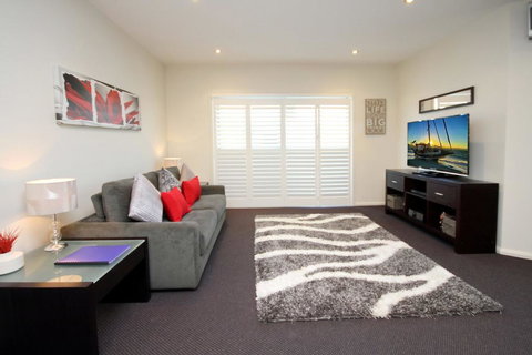 Pacific Blue Apartment 258, 265 Sandy Point Road - Local Tourism 1