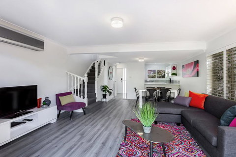 Pacific Blue Townhouse, 351/265 Sandy Point Road - Local Tourism 1