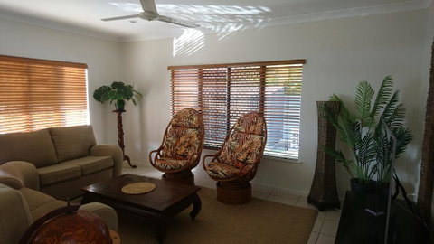 Palm Lakeside Holiday Home - Bowen, Whitsundays, Queensland - Accommodation Australia 2
