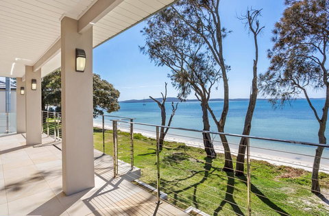 Paradise Beach House - Waterfront With Heated Pool - Local Tourism 2