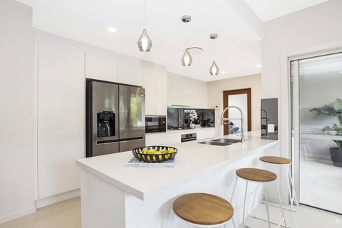 Park Avenue Luxe Townhouse Brand New Sleeps 9 - Australia Shopping 2