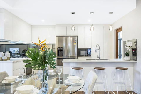 Park Avenue Townhouse Retreat Brisbane Sleeps 10 - Australia Shopping 1